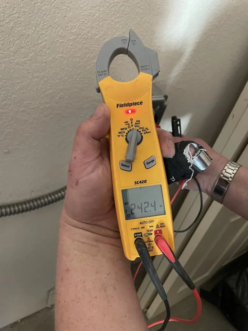 Voltage testing with clamp meter during Recessed Lighting Installation in Norway